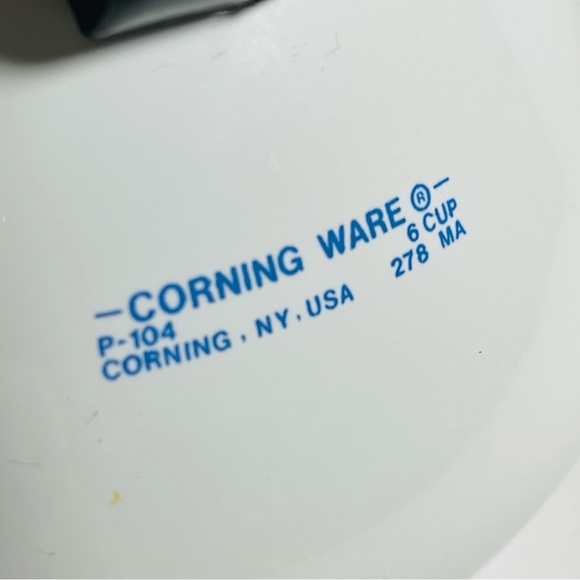 Corning Ware P-104 teapot coffee pot blue cornflower 6 cup made in USA Vintage - Picture 2 of 15